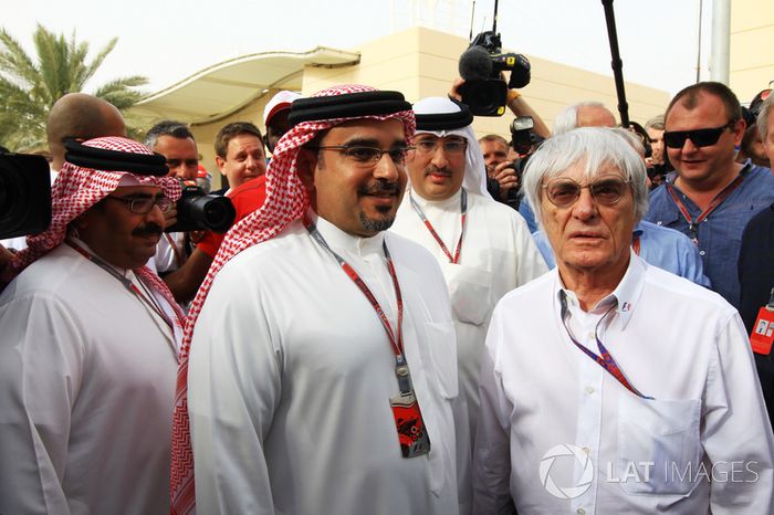 Príncipe heredero Shaikh Salman bin Isa Hamad Al Khalifa y Bernie Ecclestone, CEO de Formula One Gro