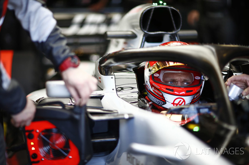 Kevin Magnussen, Haas F1 Team, en su cabina