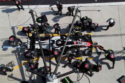 Romain Grosjean, Haas F1 Team VF-18 en pitstop