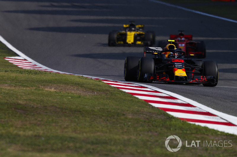 Max Verstappen, Red Bull Racing RB14 Tag Heuer, Sebastian Vettel, Ferrari SF71H y Nico Hulkenberg, Renault Sport F1 Team R.S. 18