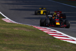 Max Verstappen, Red Bull Racing RB14 Tag Heuer, Sebastian Vettel, Ferrari SF71H, and Nico Hulkenberg, Renault Sport F1 Team R.S. 18