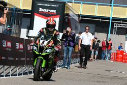 Jonathan Rea, Kawasaki Racing y pilotos en parc ferme