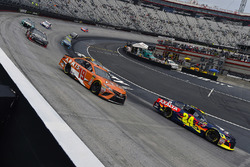 William Byron, Hendrick Motorsports, Chevrolet Camaro AXALTA and Daniel Suarez, Joe Gibbs Racing, To