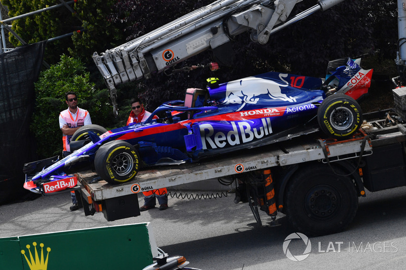 The crashed car of race retiree Pierre Gasly, Scuderia Toro Rosso STR13