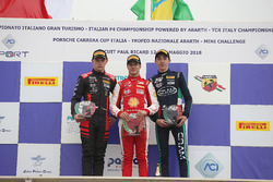 Podio Rookie gara 3: il secondo classificato Petr Ptacek, Bhaitech, il vincitore Gianluca Petecof, Prema Theodore Racing, il terzo classificato Umberto Laganella, Cram Motorsport