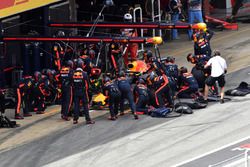 Daniel Ricciardo, Red Bull Racing RB14 pit stop