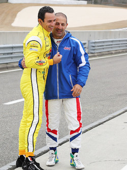 Helio Castroneves, Team Penske Chevrolet, Tony Kanaan, A.J. Foyt Enterprises Chevrolet