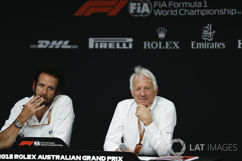Маттео Бончиани и гоночный директор FIA Чарли Уайтинг