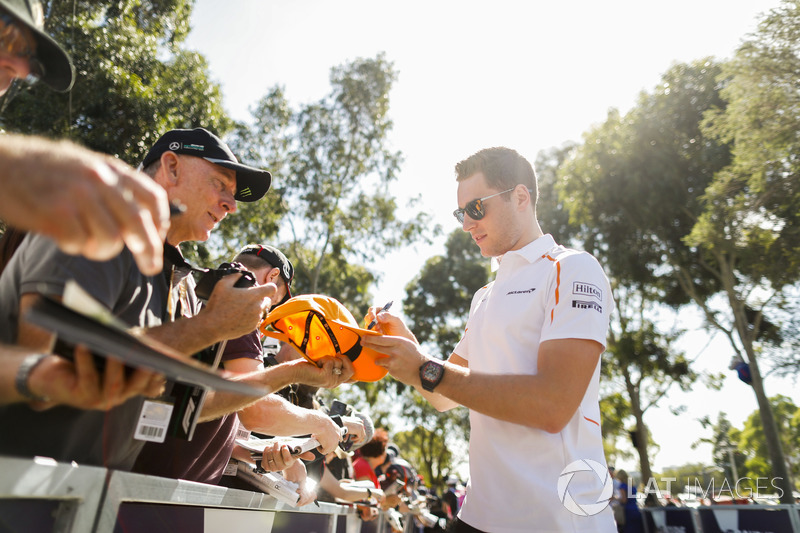 Stoffel Vandoorne, McLaren, signs a cap for a fan