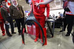 Alberto Antonini, Ferrari persvoorlichter in gesprek met de media over de Halo cockpit
