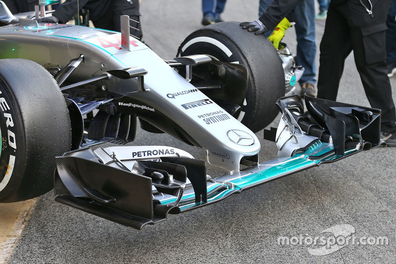 Lewis Hamilton, Mercedes AMG F1 Team W07 front wing detail