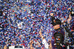 Race winner Denny Hamlin, Joe Gibbs Racing Toyota