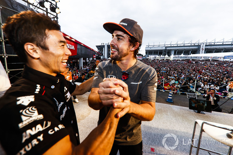 Takuma Sato con Fernando Alonso, McLaren