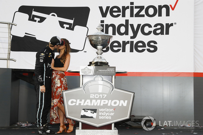 2017-kampioen Josef Newgarden, Team Penske Chevrolet viert feest