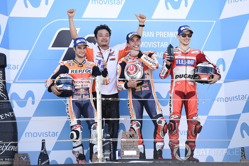 Podio: 1º Marc Marquez, 2º Dani Pedrosa, 3º Jorge Lorenzo