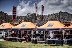 Red Bull KTM Factory Racing en el bivouac