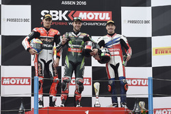 Podio: il vincitore Jonathan Rea, Kawasaki Racing, il secondo classificato Chaz Davies, Ducati Team,