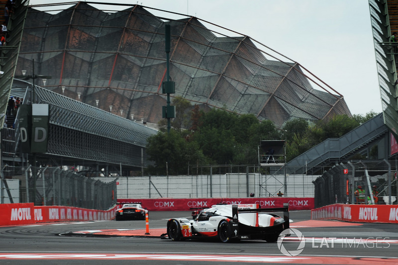 #2 Porsche Team Porsche 919 Hybrid: Timo Bernhard, Earl Bamber, Brendon Hartley