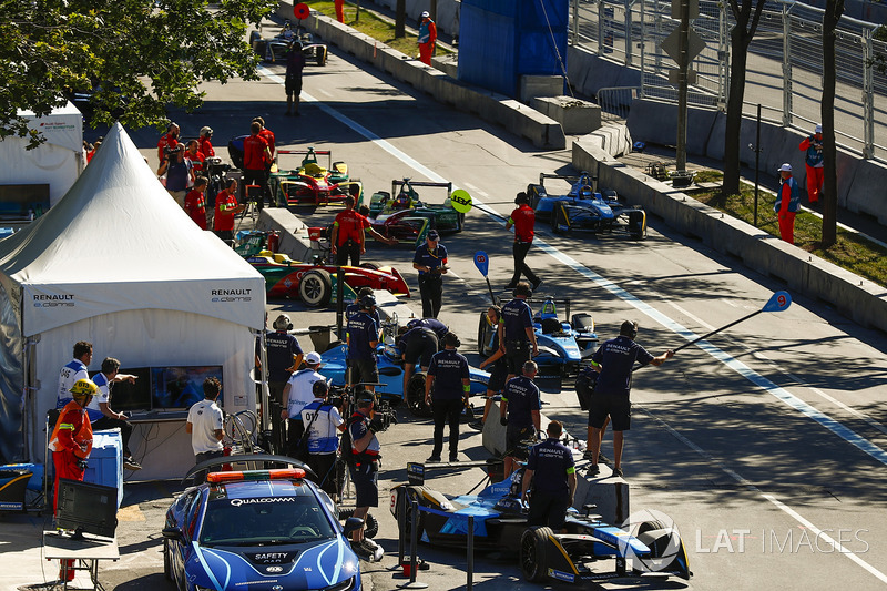 Daniel Abt, ABT Schaeffler Audi Sport, and Sébastien Buemi, Renault e.Dams, enter the pits