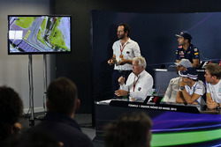 Charlie Whiting, délégué de la FIA lors de la conférence de presse de la FIA