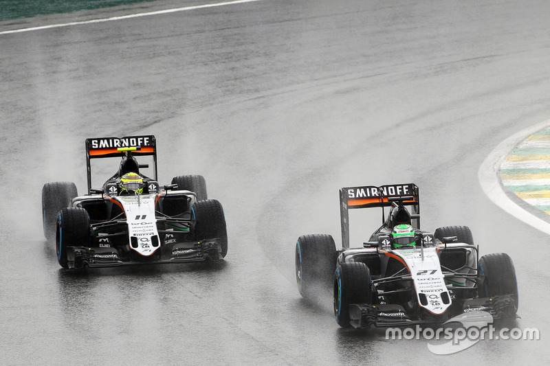 Nico Hulkenberg, Sahara Force India F1 VJM09 mène devant son coéquipier Sergio Perez, Sahara Force India F1 VJM09