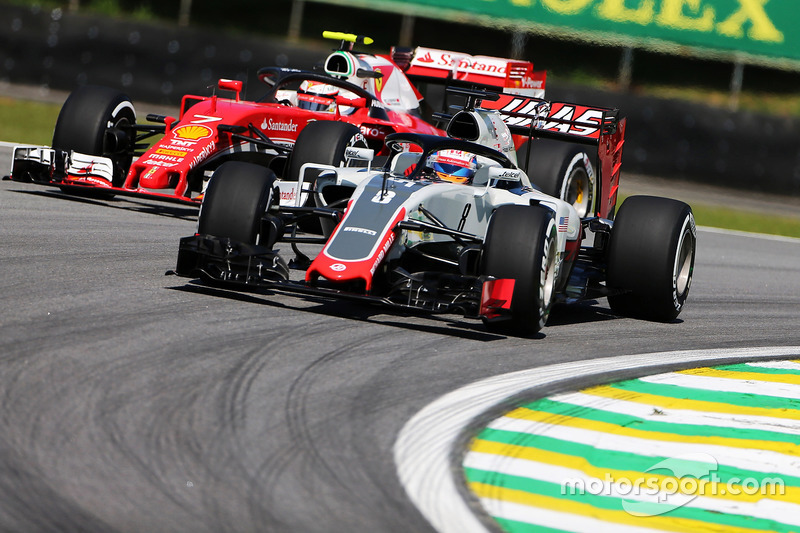 Romain Grosjean, Haas F1 Team VF-16 and Kimi Raikkonen, Ferrari SF16-H with Halo cockpit covers