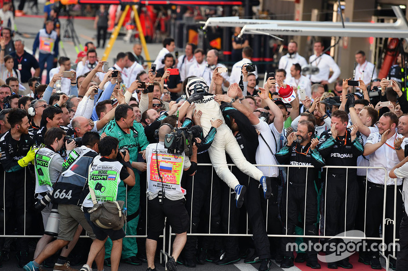 Race winner Valtteri Bottas, Mercedes AMG F1