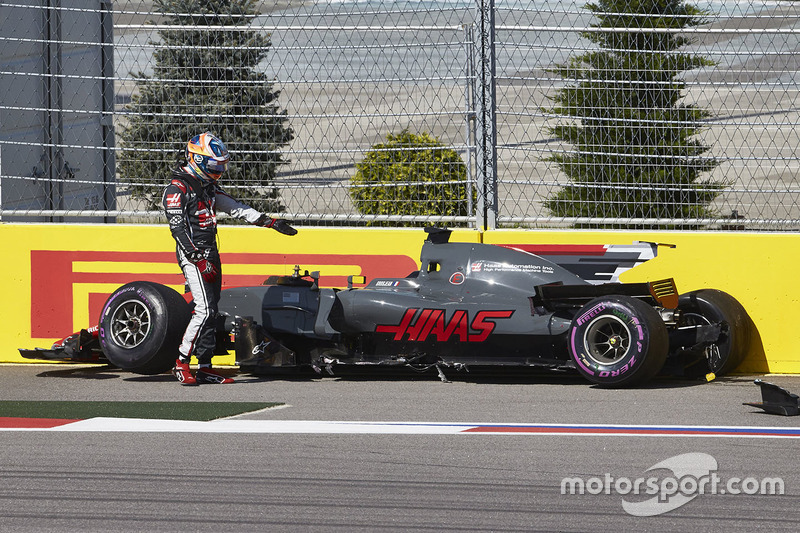 Romain Grosjean, Haas F1 Team, gets out of his car after a collision, Jolyon Palmer, Renault Sport F