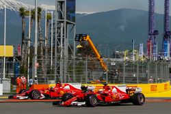 Кими Райкконен, Ferrari SF70H, и Себастьян Феттель, Ferrari SF70H