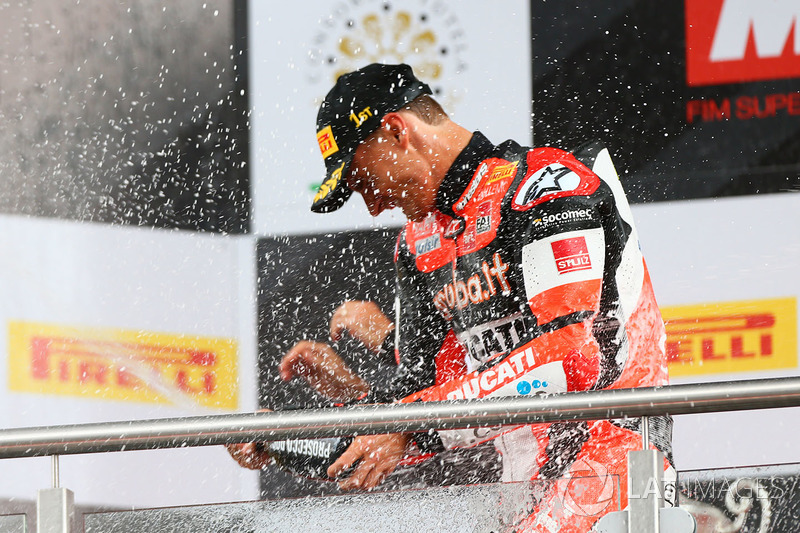 Podio: il vincitore della gara Chaz Davies, Ducati Team