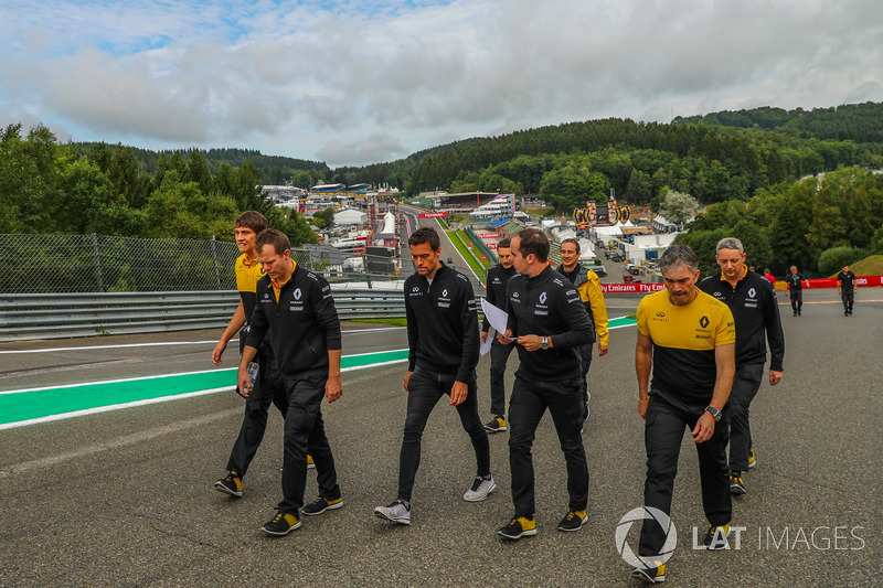 Jolyon Palmer, Renault Sport F1 Team cammina lungo il circuito