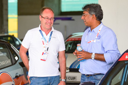 Bernhard Gobmeier, Director de Volkswagen Group Motorsport, Sirish Vissa, jefed de Volkswagen Motors