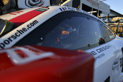 #911 Porsche Team North America Porsche 911 RSR: Frédéric Makowiecki