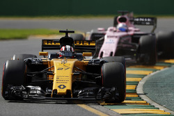 Nico Hulkenberg, Renault Sport F1 Team RS17, leads Sergio Perez, Force India VJM10