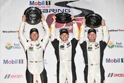 GTLM podium: ganadores, Antonio Garcia, Jan Magnussen, Mike Rockenfeller, Corvette Racing