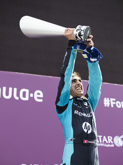 Sébastien Buemi, Renault e.Dams, célèbre sa victoire