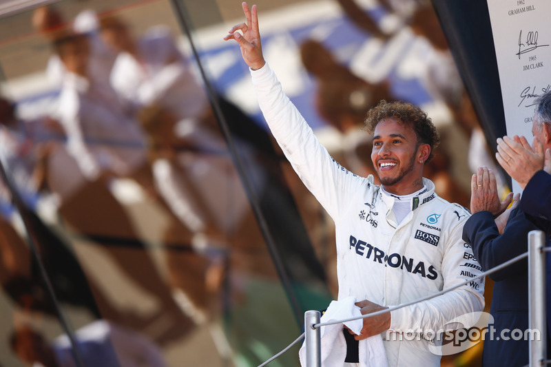 Podyum: Yarış galibi Lewis Hamilton, Mercedes AMG F1