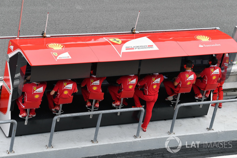 Ferrari pit duvarı