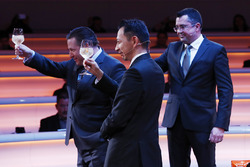 Yusuke Hasegawa, Senior Managing Officer, Honda, Zak Brown, Executive Director of McLaren Technology Group, and Eric Boullier, Racing Director, McLaren, toast the McLaren MCL32