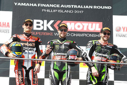 Podium : le vainqueur Jonathan Rea, Kawasaki Racing, le deuxième Chaz Davies, Ducati Team, et le troisième Tom Sykes, Kawasaki