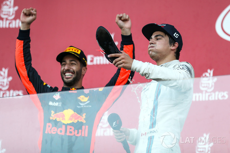 Podio: ganador de la carrera Daniel Ricciardo, Red Bull Racing, y el tercer lugar Lance Stroll, Will