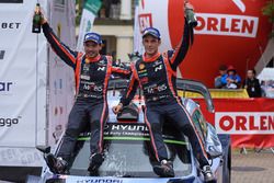 I vincitori Thierry Neuville, Nicolas Gilsoul, Hyundai Motorsport