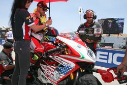 Leon Camier, MV Agusta, con una livrea dedicata a Nicky Hayden