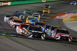 Restart: Martin Truex Jr., Furniture Row Racing Toyota, Kyle Busch, Joe Gibbs Racing Toyota