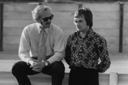 Colin Chapman, fondateur de Lotus avec Bernie Ecclestone, propriétaire de Brabham