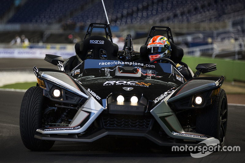James Hinchcliffe pilote le Polaris Slingshot SLR