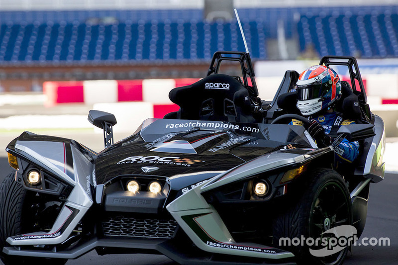 Alexander Rossi pilote la Polaris Slingshot SLR