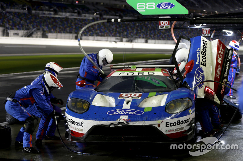 Pit stop, #68 Ford Performance Chip Ganassi Racing Ford GT: Billy Johnson, Stefan Mücke, Olivier Pla