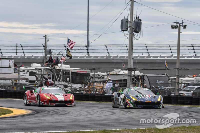 #51 Spirit of Race Ferrari 488 GT3: Peter Mann, Maurizio Mediani, Alessandro Pier Guidi, Davide Rigon, #63 Scuderia Corsa Ferrari 488 GT3: Christina Nielsen, Alessandro Balzan, Sam Bird, Matteo Cressoni