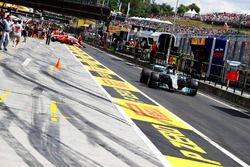 Valtteri Bottas, Mercedes AMG F1 W08, Sebastian Vettel, Ferrari SF70H